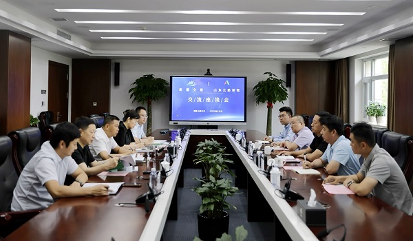 梁峰带队赴新疆维吾尔自治区考察交流