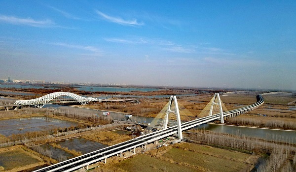 公路桥梁集团参建的邹城至济宁公路工程