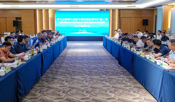 公司承建的荣乌高速烟台枢纽至蓬莱枢纽